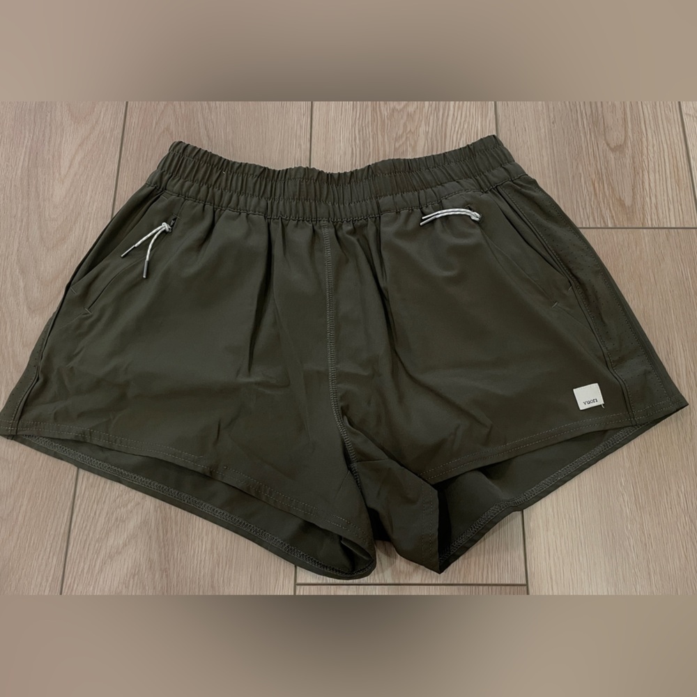 Vuori Shorts